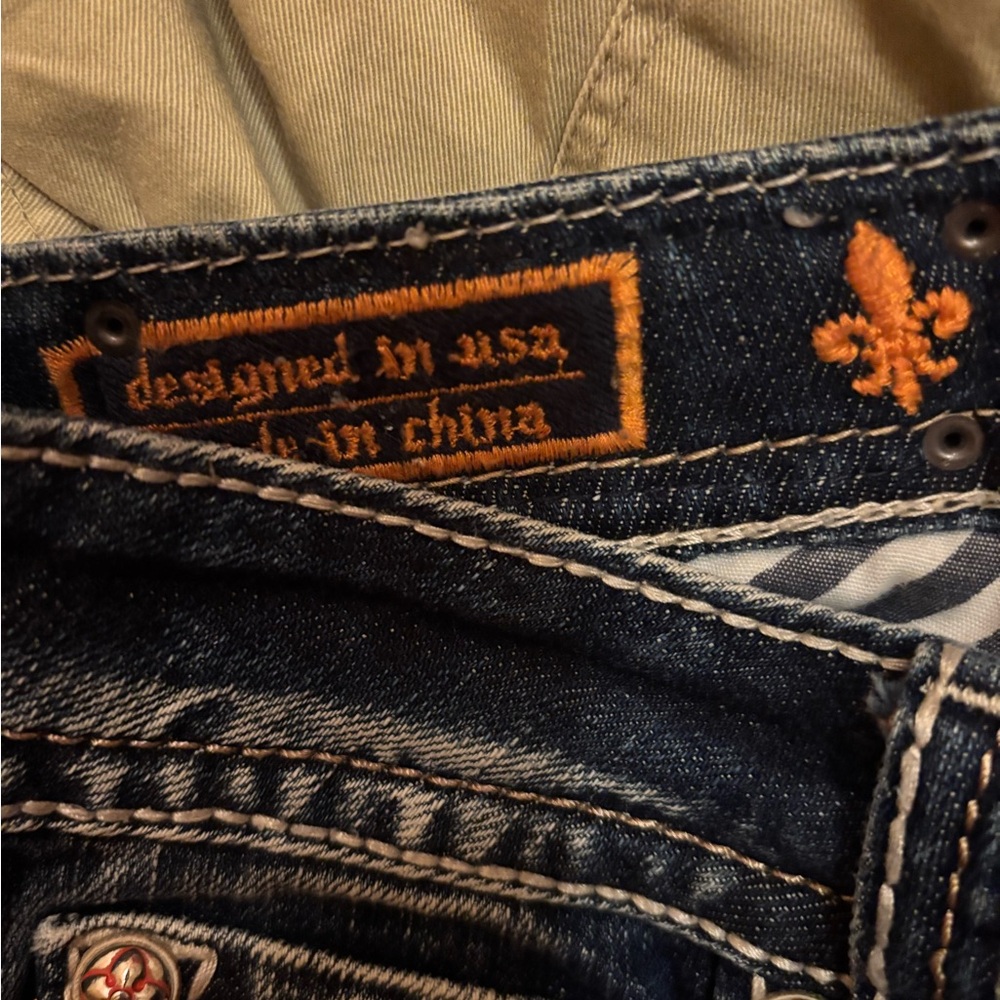 Rock Revival Distressed Blue Angie Capri Jeans labeled 28 (measures 30X22) - Picture 7 of 7